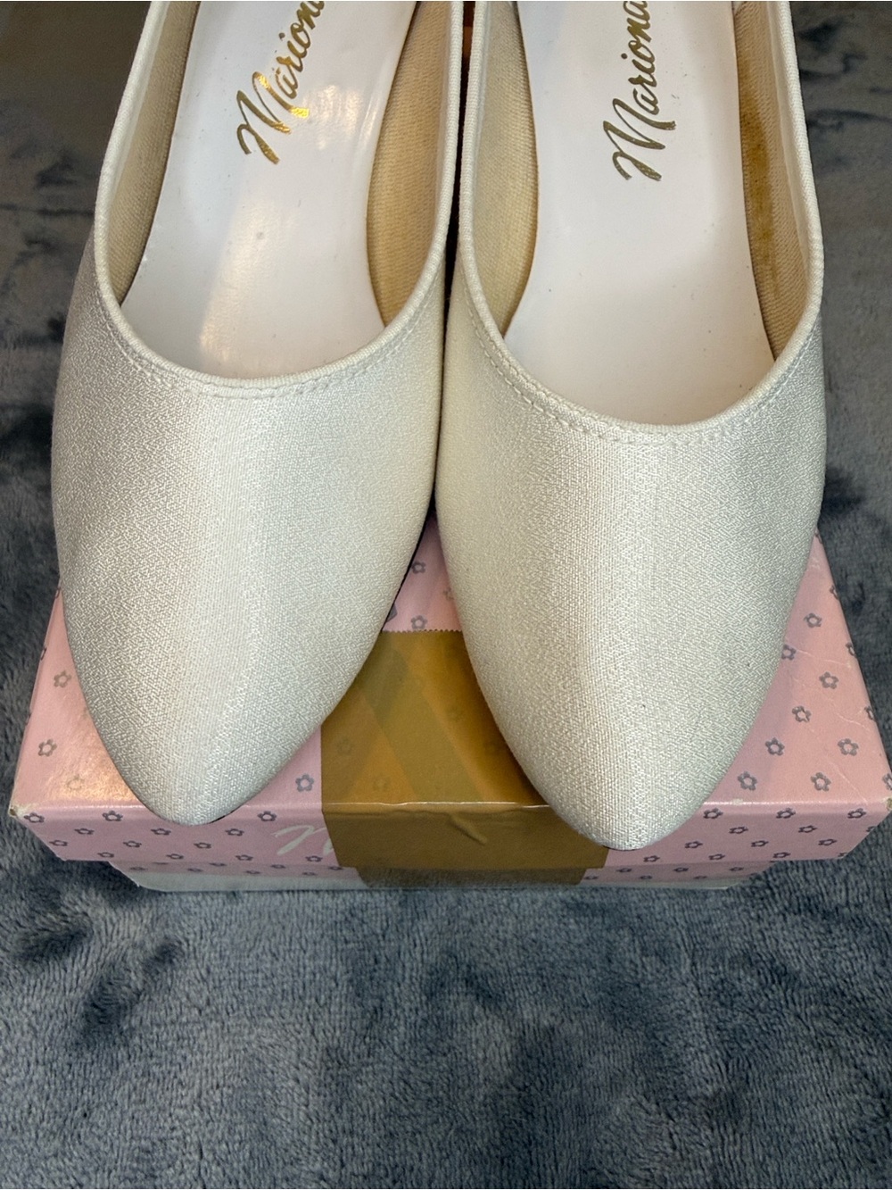 Marionat Women's White Ivory Pointed-Toe Satin Sheen Pump Size 8.5M Dyeable. - Picture 8 of 14